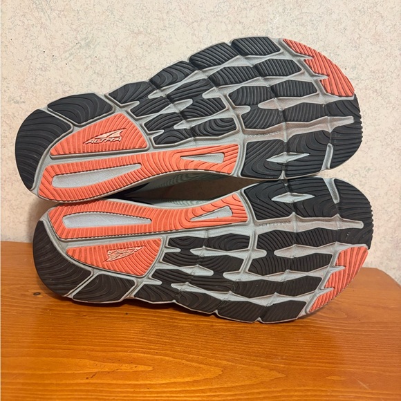 Altra Torin 5 Green Running Shoes with Coral Accents Women’s size 9 - Picture 9 of 10